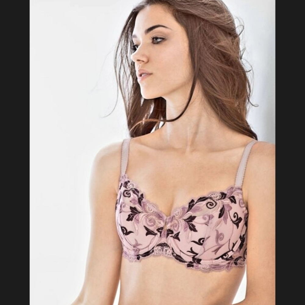 🌼NWOT🌼 Fully Lined Embroidered Lace Sensuous Bra